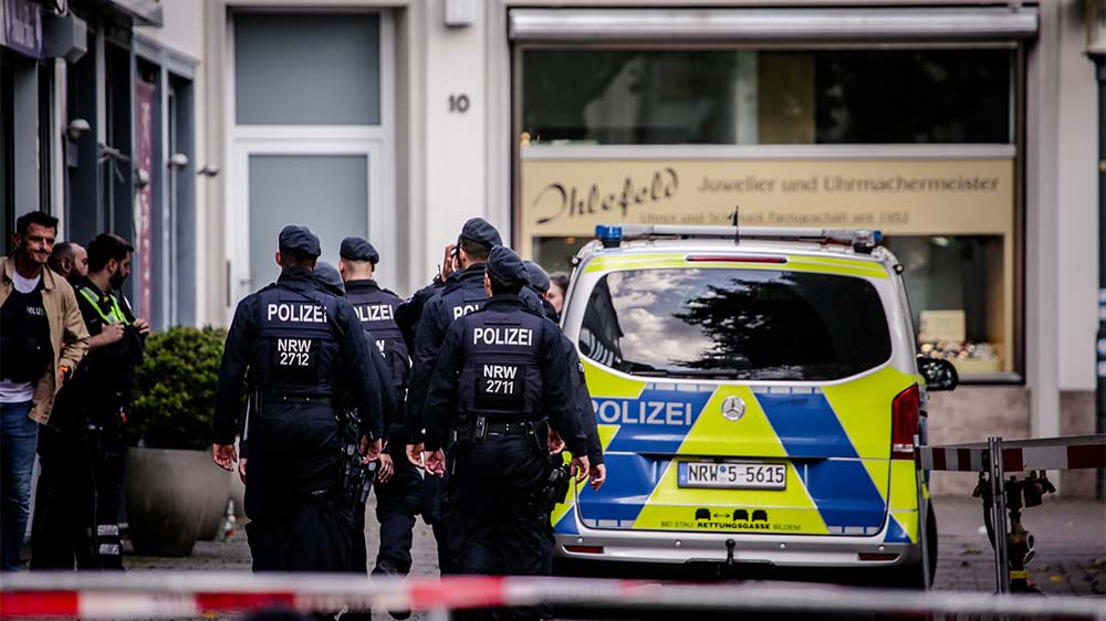 Szenen vor der evangelischen Stadtkirche in Solingen nach dem Anschlag: Die Diskussion über Asylpolitik verschärft sich (Archiv)