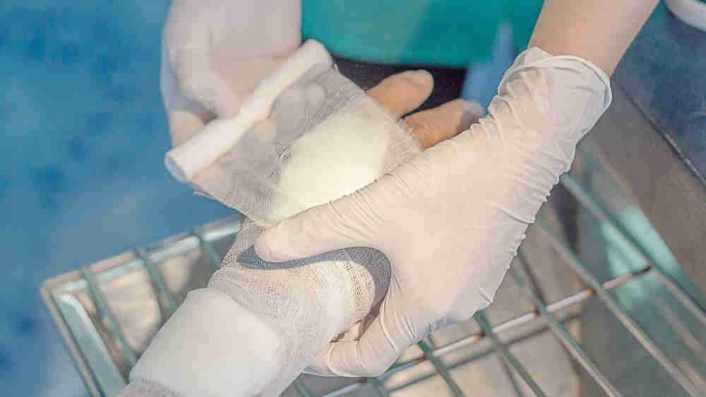 Obdachlose erhalten kostenlose Wundversorgung in der Hamburger Bahnhofsmission (Symbolbild)