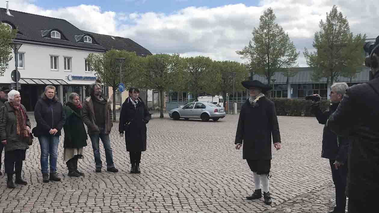 Barnim Rödiger, der Leiter des Heimatmuseums Strasburg, führt am 14. September wieder als Herr Hugenott durch die Stadt.