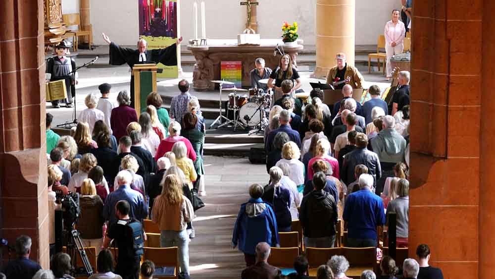 Zum Adele-Gottesdienst ist in der Heidelberger Kirche kein Platz mehr frei