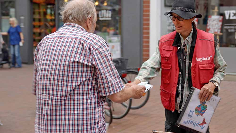 Image - Bargeldloses Bezahlen: Straßenzeitungen müssen kämpfen