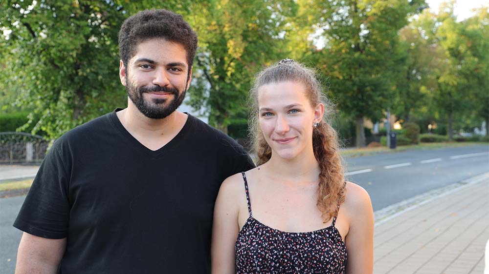 Das Sozialunternehmen Diakoneo in Neuendettelsau wirbt Fachkräfte in Spanien an. Zum Beispiel Gema Sanchez und Abraham Herrero