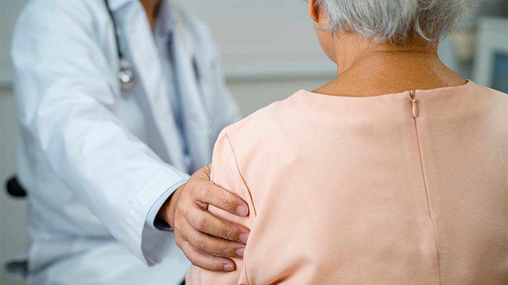 Unter dem Hashtag #FrauenbeimArzt klagen Patientinnen auf Social Media über schockierende Erfahrungen in Arztpraxen