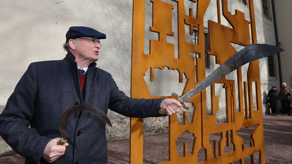 Im März 2017 weiht Friedrich Schorlemmer das Wittenberger Denkmal "Schwerter zu Pflugscharen" ein. Er selbst hatte die Idee zu der Friedensaktion auf dem Kirchentag 1983