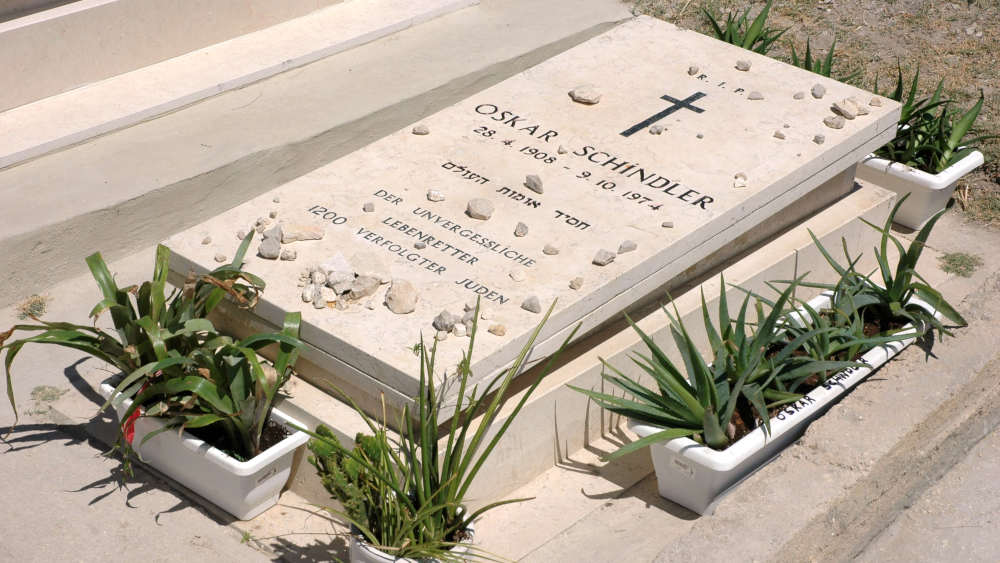 Grab von Oskar Schindler auf dem katholischen Friedhof auf dem Zionsberg in Jerusalem. Auf eigenen Wunsch lies sich Schindler, der in der NS-Zeit zahlreichen Juden das Leben rettete, dort begraben