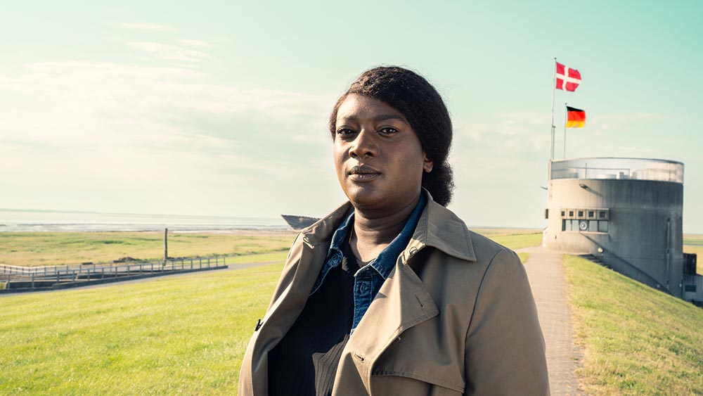 Polizistin Gloria Acheampong (Thelma Buabeng) ermittelt in Nordfriesland hinterm Deich