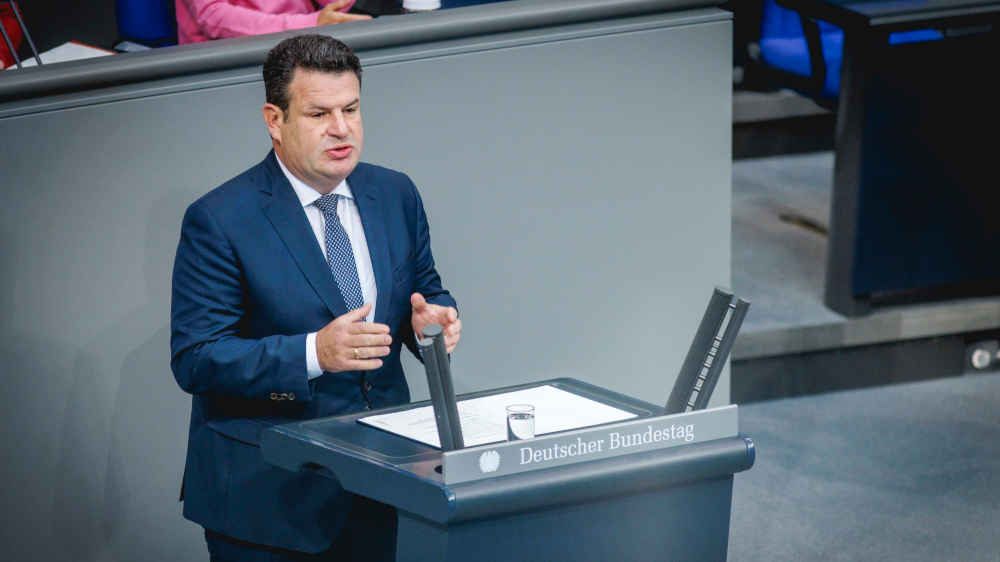 Hubertus Heil, Bundesminister für Arbeit und Soziales, spricht im Plenum zum Rentenpaket