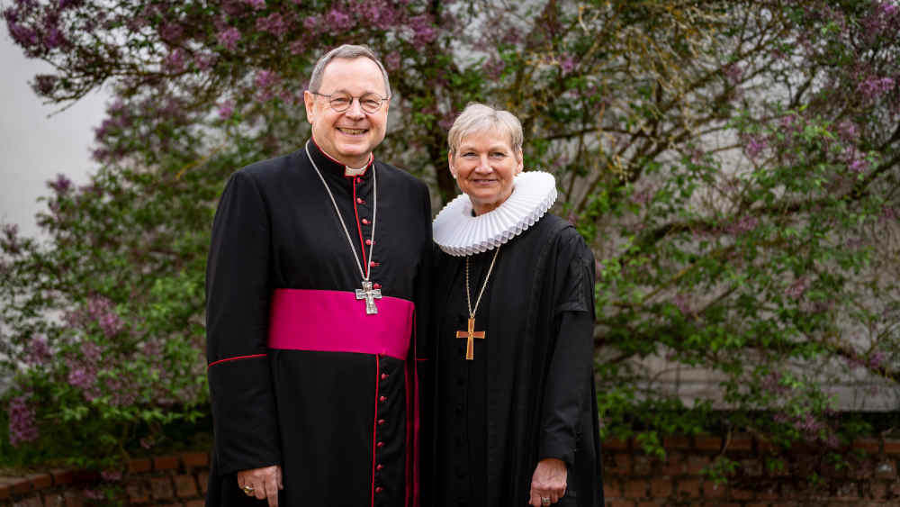 Bischof Georg Bätzing und Bischöfin Kirsten Fehrs sorgen sich um den Nahostkonflikt