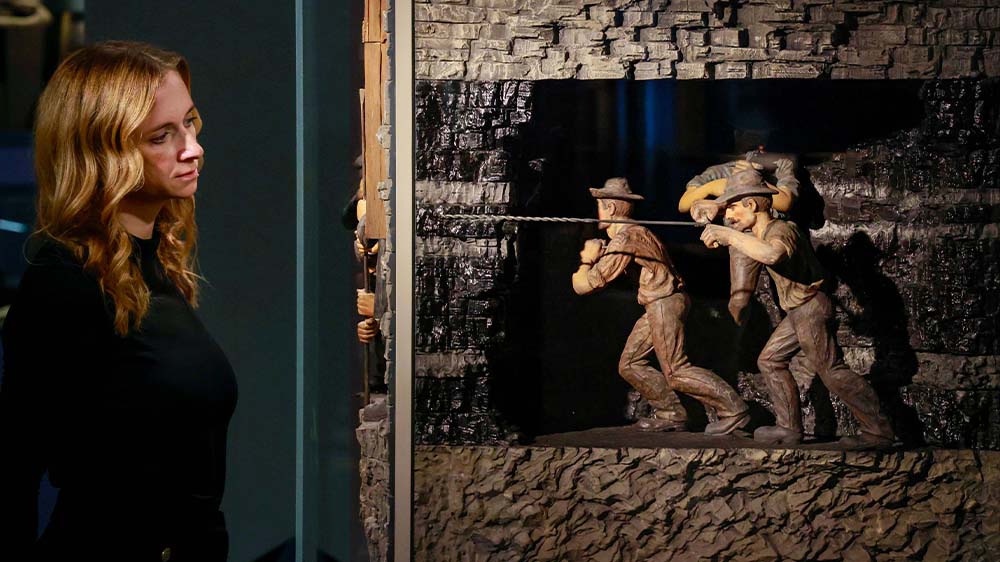 Image - Taufkleid im Bergmannshabit