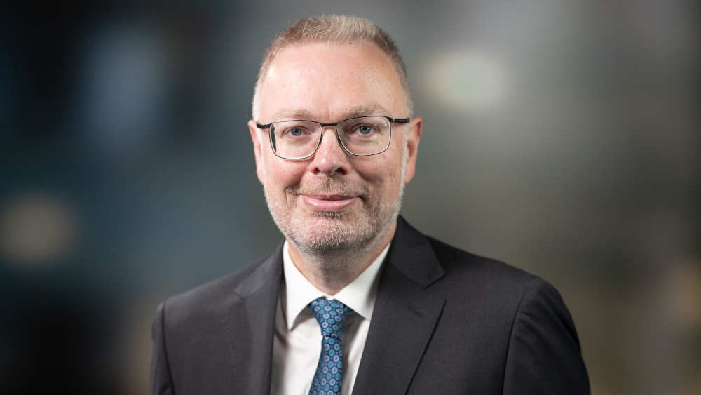 Burkhard zur Nieden ist der neue theologische Stellvertreter von Bischoefin Beate Hofmann. Der 58-jaehrige Praelat sieht die Zukunft der Kirche optimistisch: “Wir werden kleiner und stark sein, weil unsere Botschaft stark ist.” (Siehe Korrespondentenbericht epd/Mitte-West vom 4. Februar 2022)