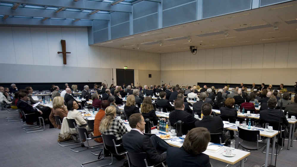 Im Wirtschaftsausschuss des Bundestags ist Streit um ein Kreuz entfacht