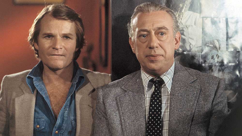 Zu zweit ermittelt es sich besser: Stephan Derrick (Horst Tappert, re.) und sein ewiger Assistent Harry Klein (Fritz Wepper)im Januar 1975