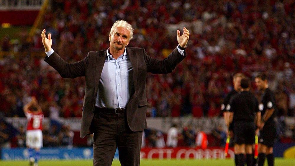 "Entschuldigung, es hat nicht gereicht", sagt Rudi Völler als Teamchef der Nationalmannschaft zu den Fans