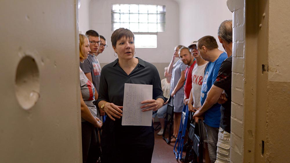 Menschen mit Behinderung bekommen in der Gedenkstätte Lindenstraße eine eigene Führung
