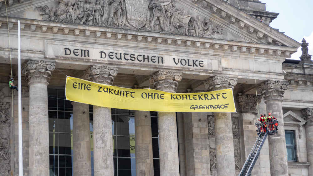 Demonstration von Greenpeace vor dem Reichstag Berlin (Archivbild)