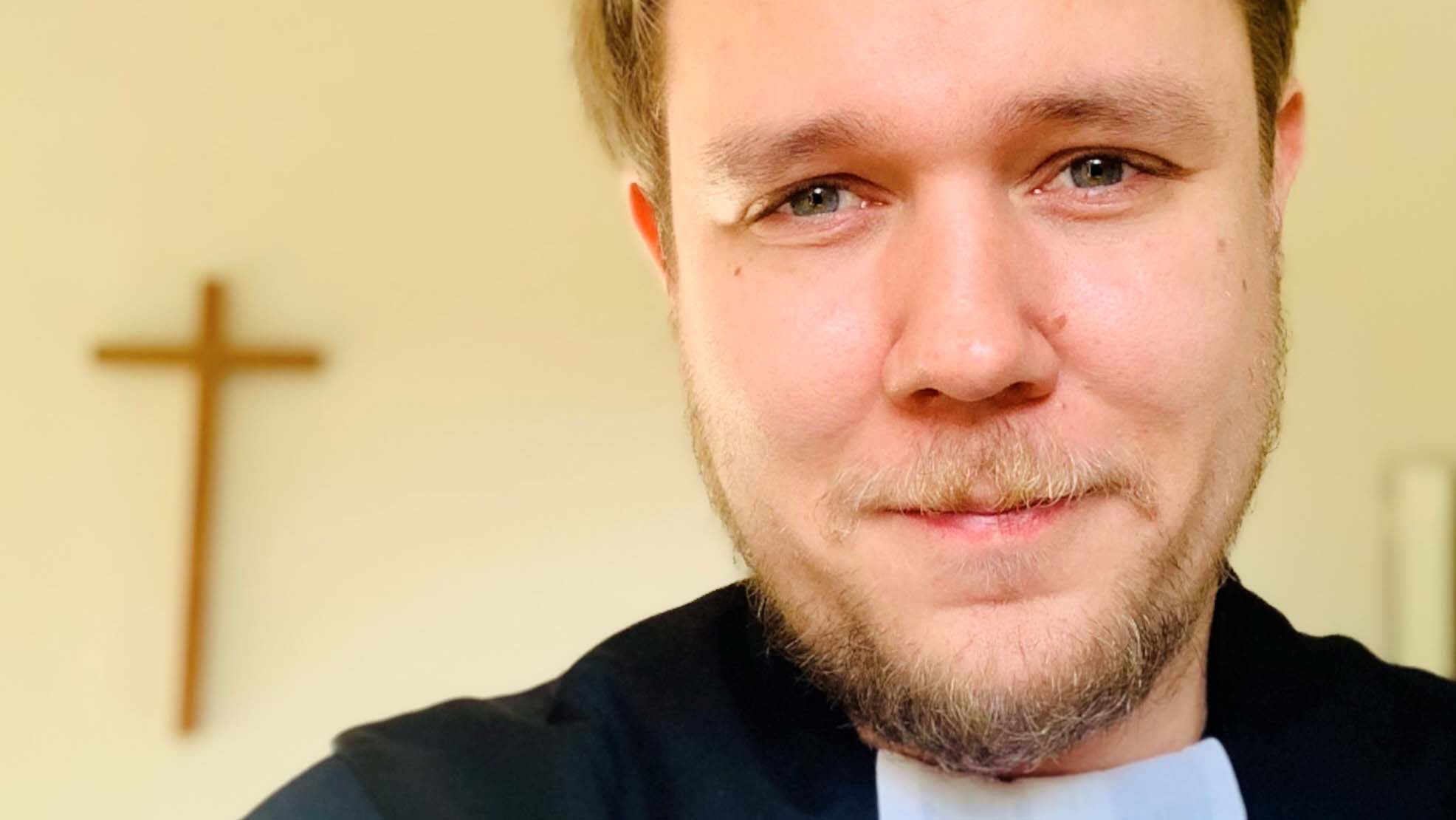 Nico Buschmann ist Pfarrer in Köln, Referent und Sinnfluencer