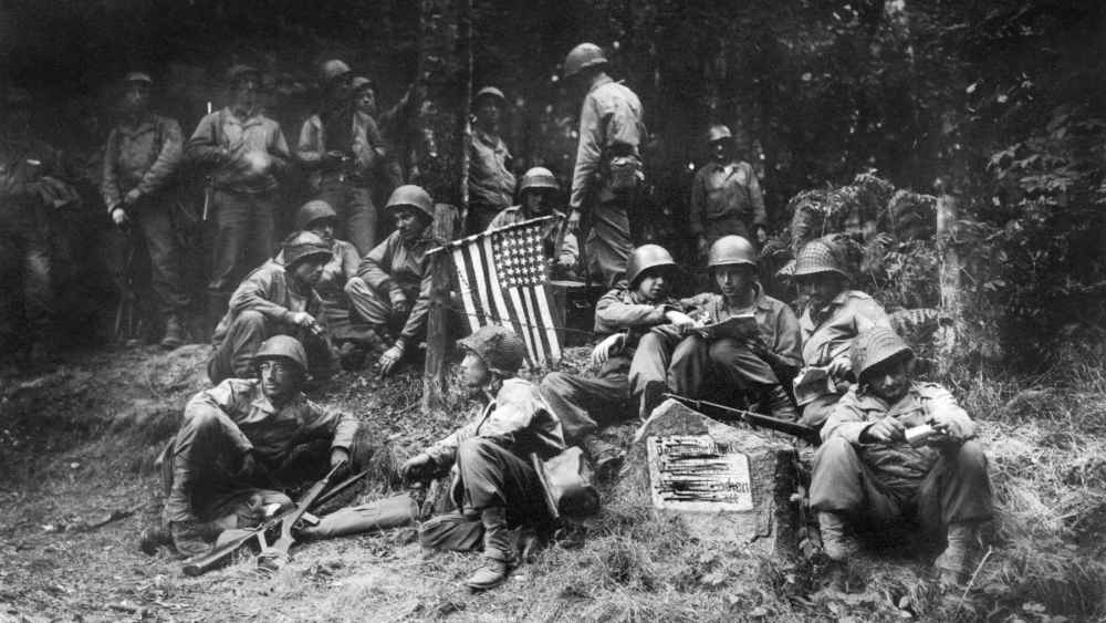 Amerikanische Soldaten ruhen sich vor Aachen aus