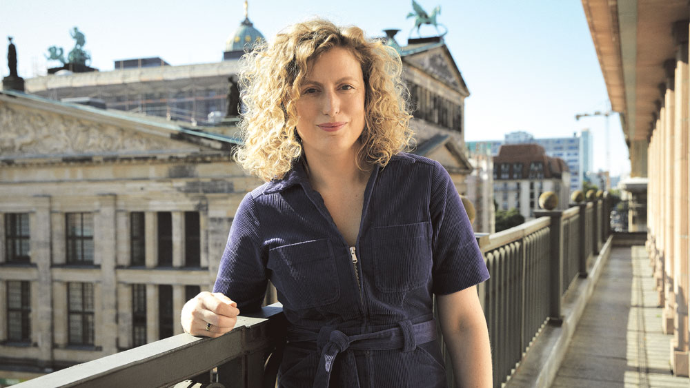 Friederike Krippner auf dem Balkon der Evangelischen Akademie zu Berlin