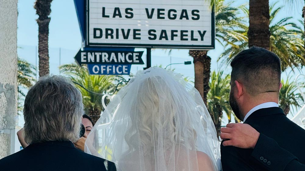 Hochzeitspaar in Las Vegas (USA), der Wüstenstadt und dem Spielerparadies