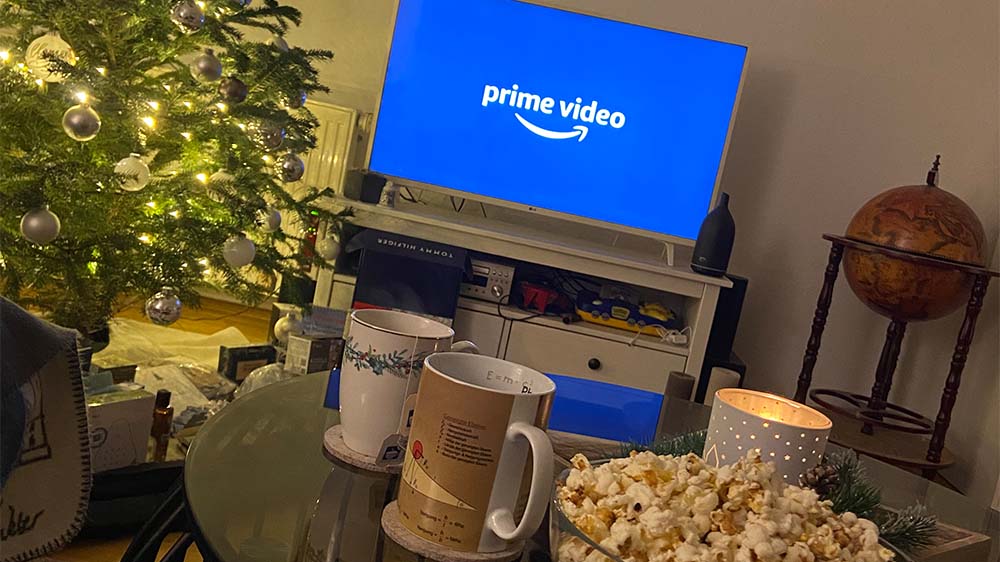 Popcorn und Blick auf den Weihnachtsbaum: So sieht ein Filmabend bei Carina in der Adventszeit aus