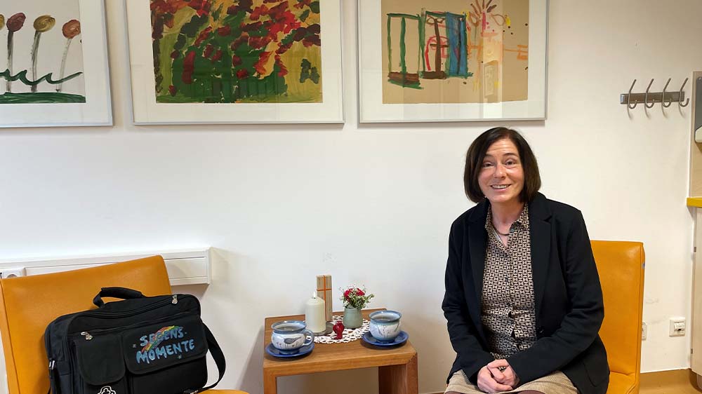 Pastorin und Krankenhausseelsorgerin Brita Bartels in ihrem Beratungszimmer im Universitätsklinikum Greifswald