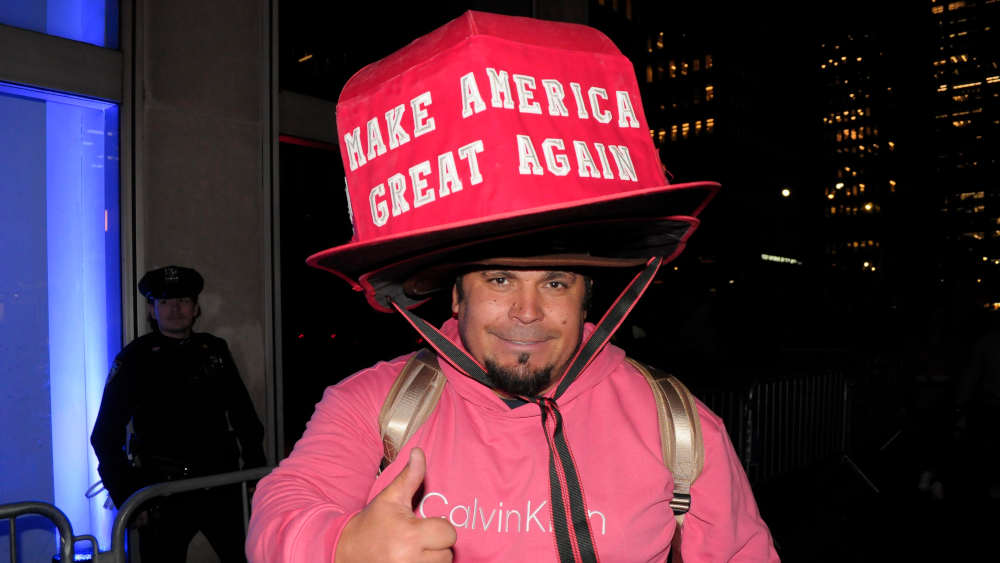 Mit dem Spruch "Make America great again" bestimmt Donald Trump seit nun mehr acht Jahren und drei Präsidentschaftswahlkämpfen die Szenerie