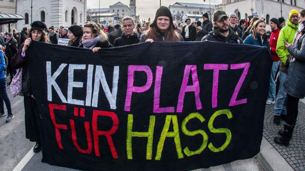 Demonstration nach dem Potsdam-Treffen  von AfD-Vertretern mit Rechtsextremisten (Archivbild)