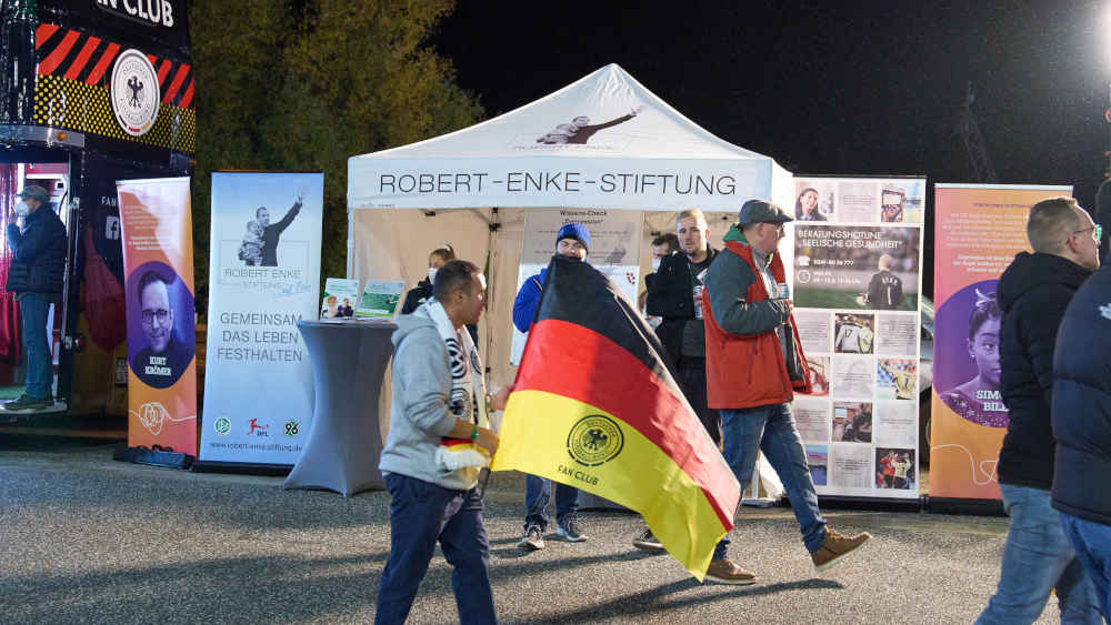 Stand der Robert-Enke-Stiftung von Teresa Enke, Ehefrau des ehemaligen Torwarts