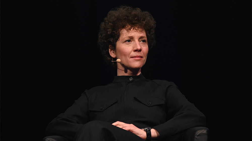 Image - Nichtbinäre Person mit katholischem Theaterpreis ausgezeichnet