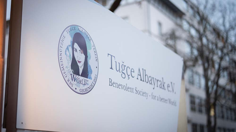 Der Verein erinnert an das Schicksal der getöteten Studentin Tugce Albayrak