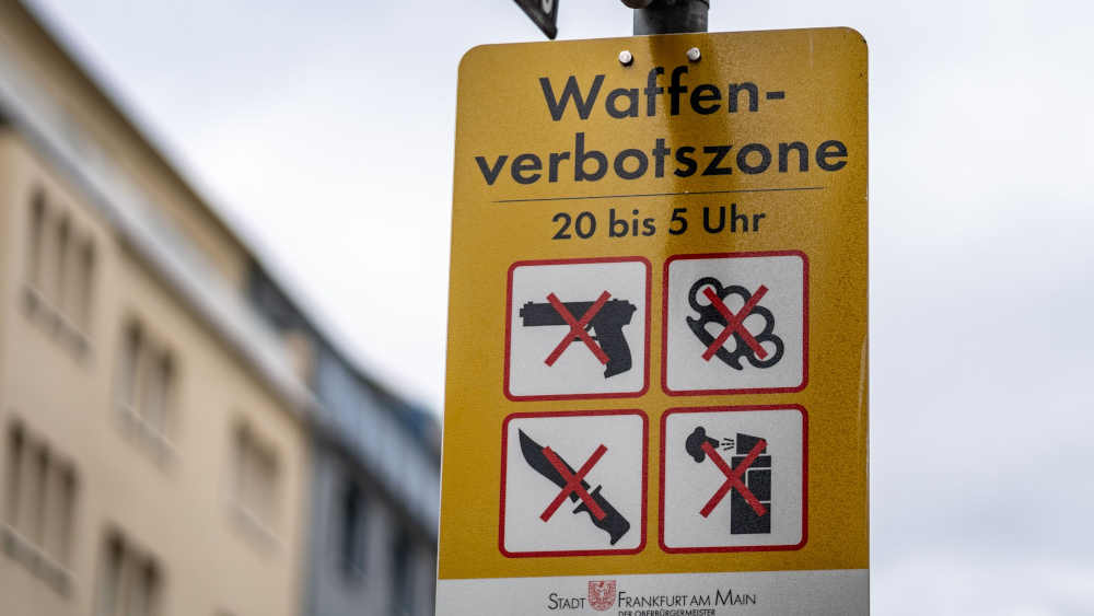 In diesem Jahr ist vor dem Hintergrund des ausgeweiteten Messerverbots in vielen Bundesländern mit mehr Polizeipräsenz auf Weihnachtsmärkten zu rechnen