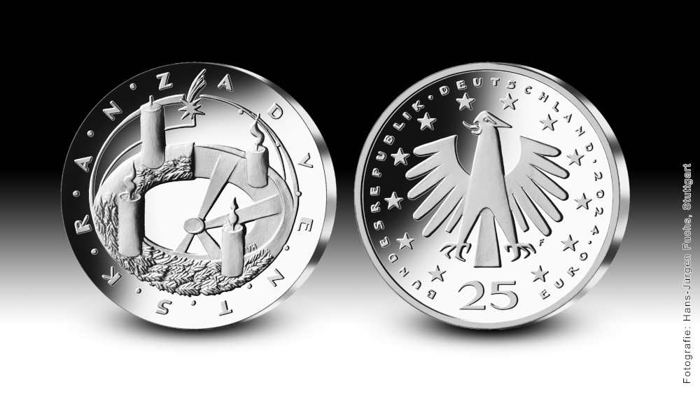 Der Künstler Victor Huster aus Baden-Bad hat diese Adventskranzmünze aus Feinsilber entworfen. Sie kann für 45,95 Euro bestellt werden