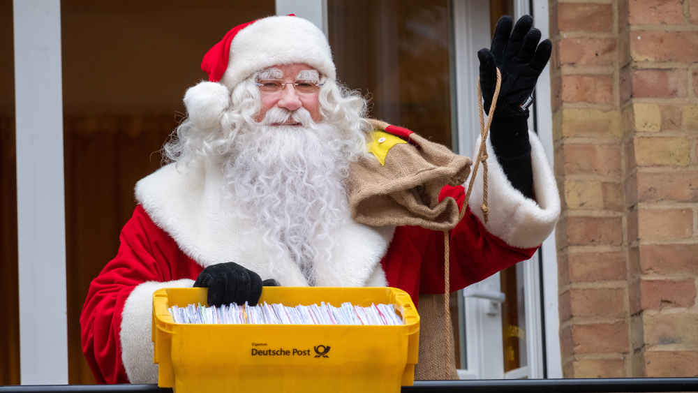Der "Weihnachtsmann und seine Engel" lesen und beantworten nun wieder bis Heiligabend die Kinderbriefe