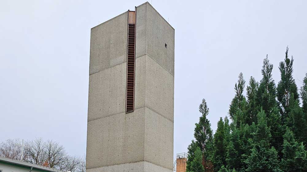 Glockenturm der St. Markus Kirchengemeinde im Szenekietz Berlin-Friedrichshain