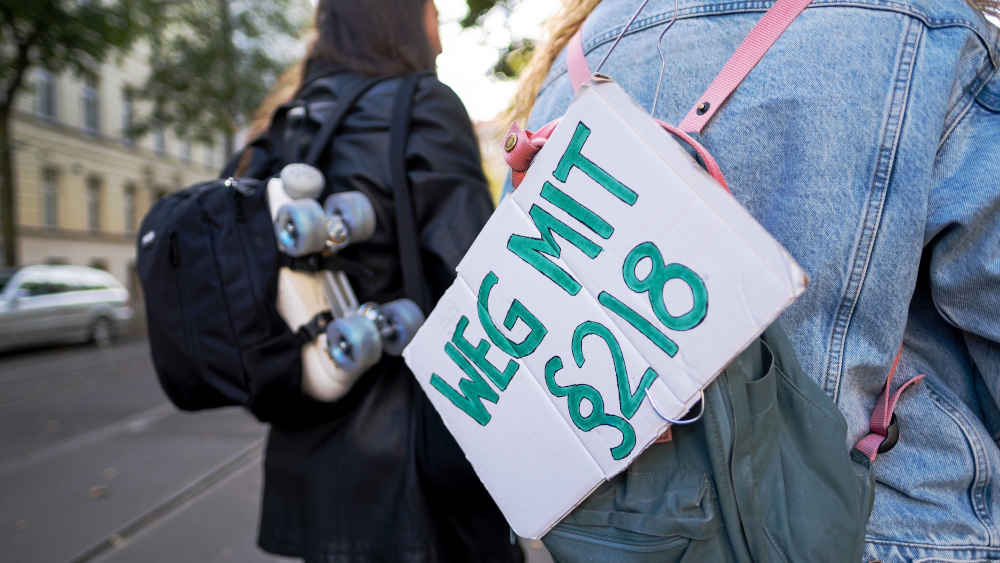 Image - Protestaktion für Reform des Abtreibungsrechts vor dem Bundestag