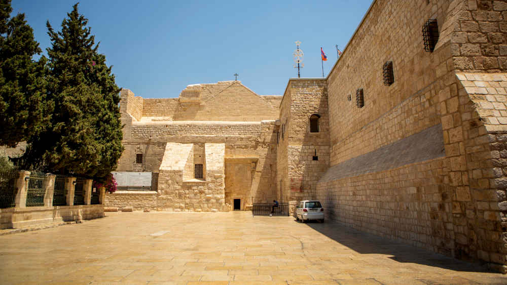 Der Vorplatz der Geburtskirche in Bethlehem ist derzeit so menschenleer wie selten