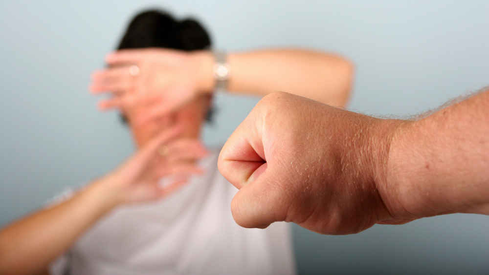 Beschäftigte haben in den vergangenen zwölf Monaten mehr verbale Übergriffe bei der Arbeit erlebt