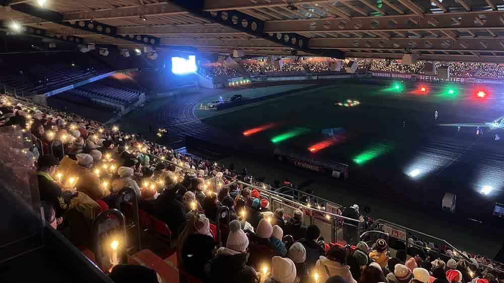 Beim Adventssingen im Max-Morlock-Stadion in Nürnberg wurde auch Stille Nacht gesungen