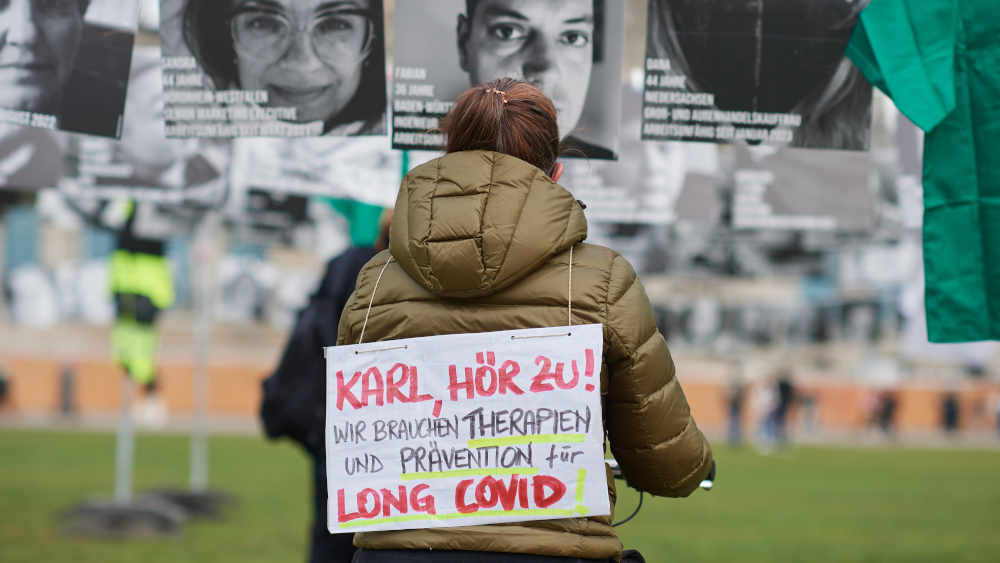 Kundgebung zum internationalen "LongCovid Arwareness Day" (2024) vor dem Deutschen Bundestag in Berlin