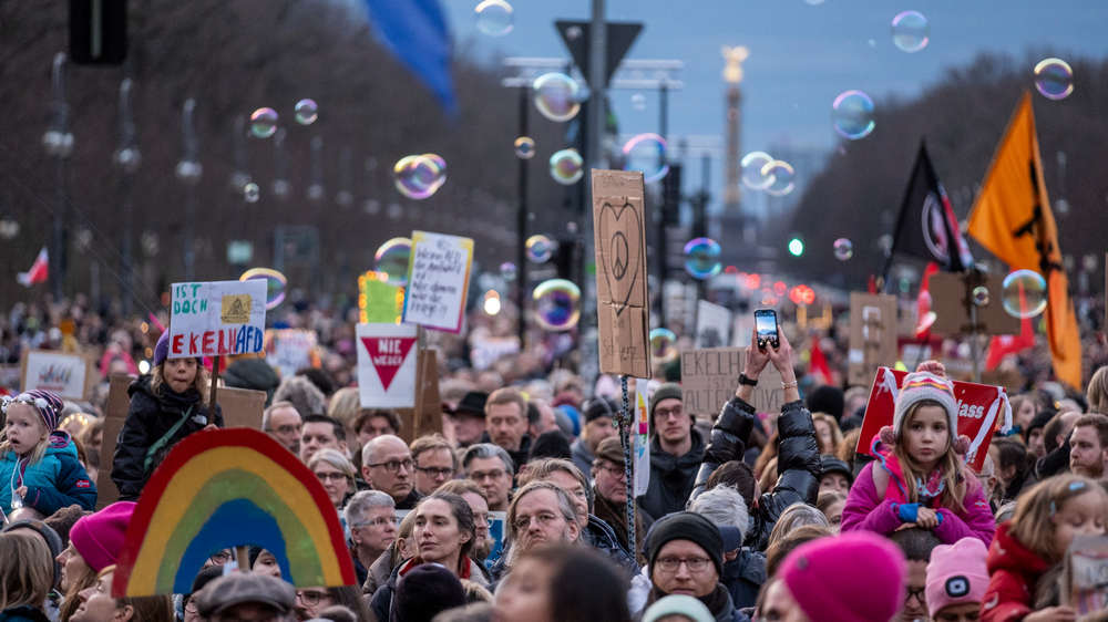 Zehntausende Menschen haben in Berlin gegen Rechtsextremismus demonstriert