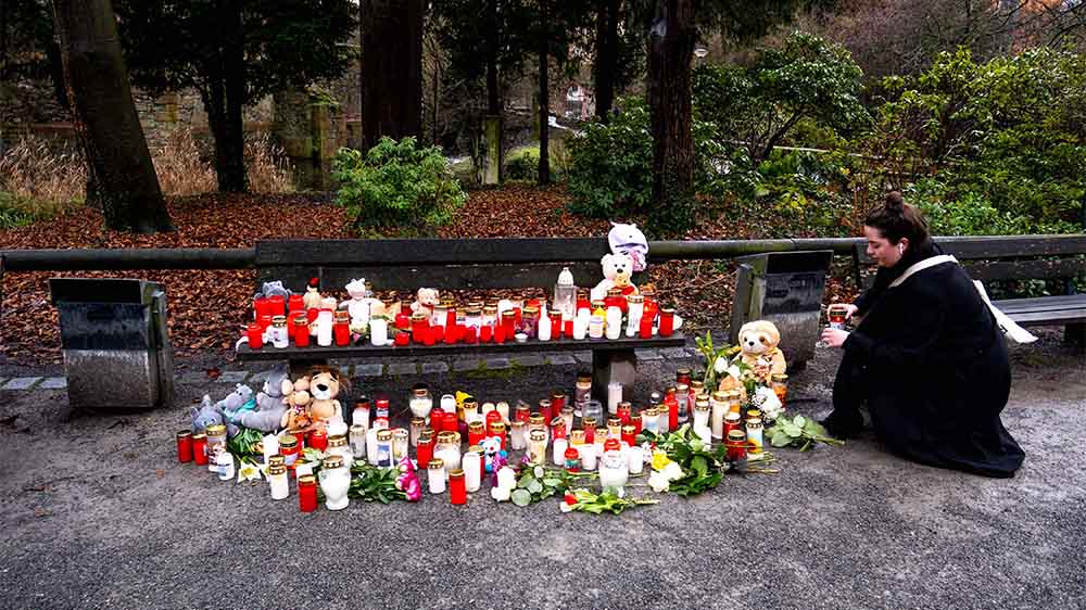 Am Tatort im Schöntal-Park stehen Notfallseelsorger der beiden großen Kirchen zu Gesprächen bereit