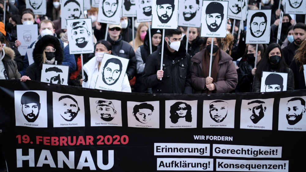 Kundgebung in Hanau unter dem Motto "Zwei Jahre nach Hanau: Kein Vergeben, kein Vergessen" (19.02.2022)