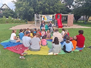 Im Feriendorf Golsmaas bietet „Kirche am Urlaubsort“ eine Gute-Nacht-Geschichte für Familien