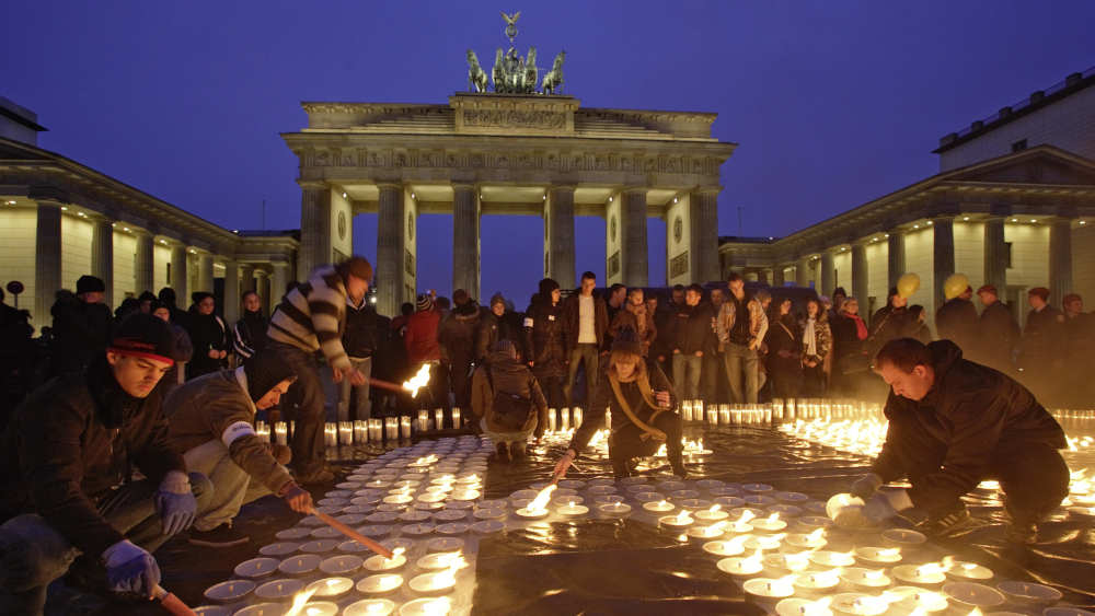 Image - “Lichtermeer gegen den Rechtsruck” am Brandenburger Tor
