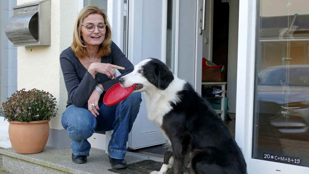 Katja Kayser mit ihrer siebenjährigen Hündin Arya in Münster