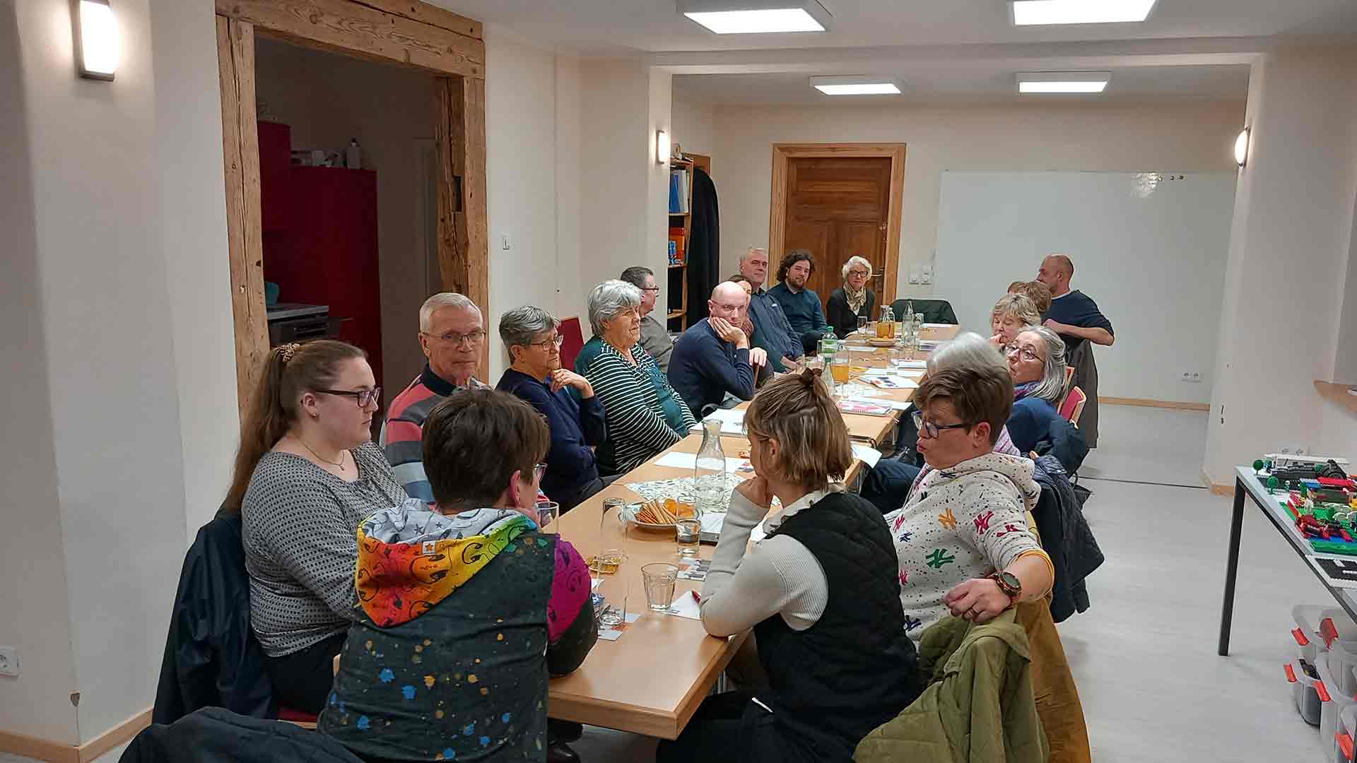 Gemeinsam etwas schaffen - Regelmäßig treffen sich unterschiedliche Vereine in der Region zum Gespräch