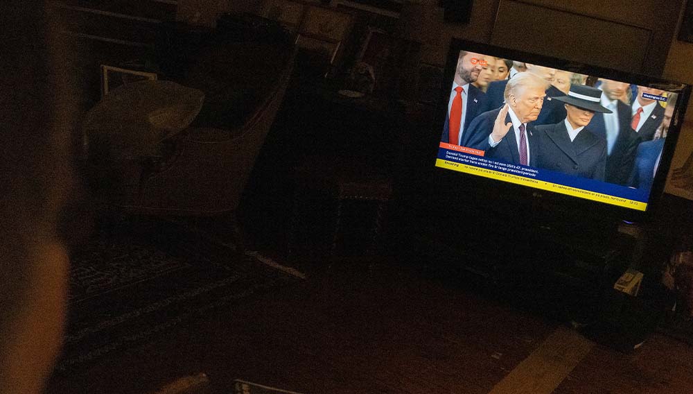 Für alle, die genau hingesehen haben: Trump hatte bei seiner Amtseinführung die Hand nicht auf der Bibel