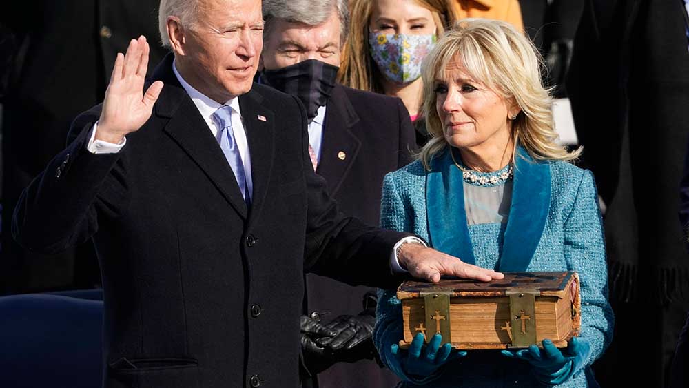 Joe Biden leistete im Januar 2021 seinen Amtseid auf eine alte Familienbibel