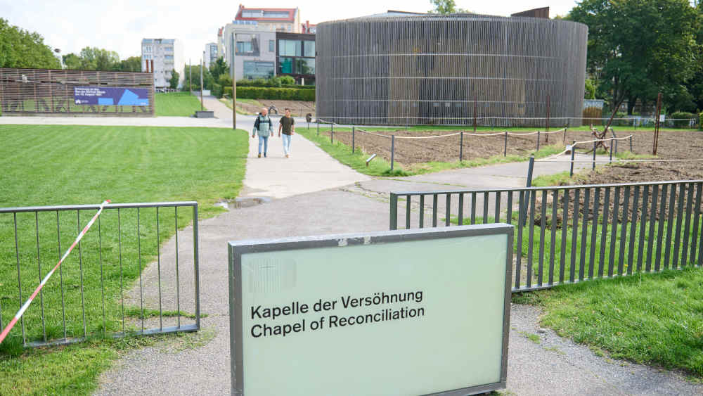Die Kapelle der Versöhnung, sie steht auf dem Platz, wo bis 1985 die Versöhnungskirche stand