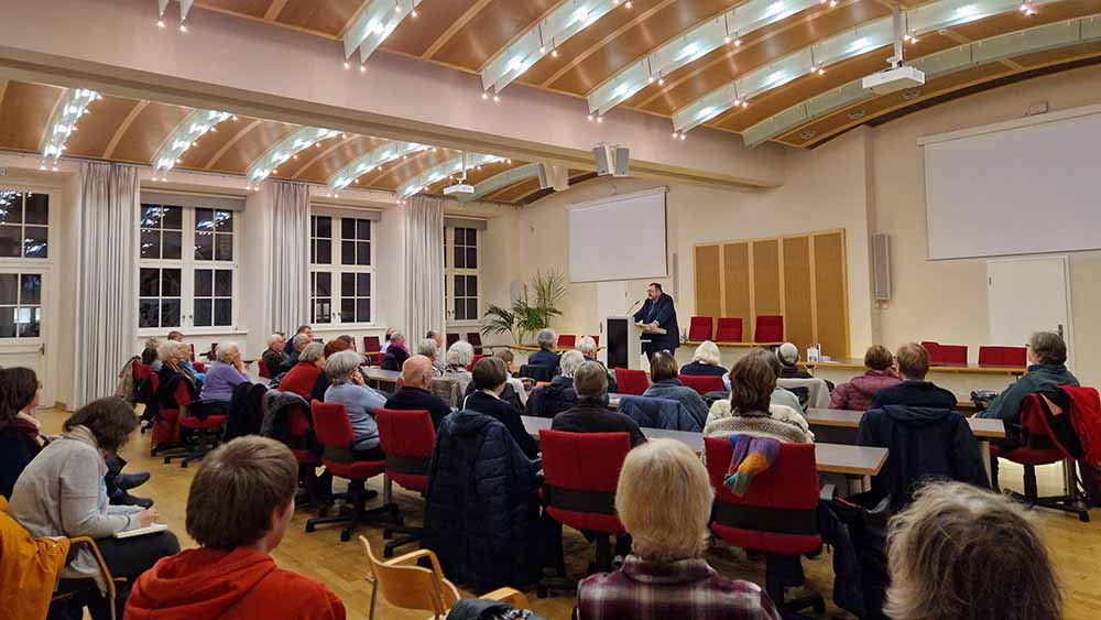 Walter Homolka im Bürgerschaftsaal Greifswald 2024: er ist Professor für Jüdische Religionsphilosophie der Universität Potsdam.